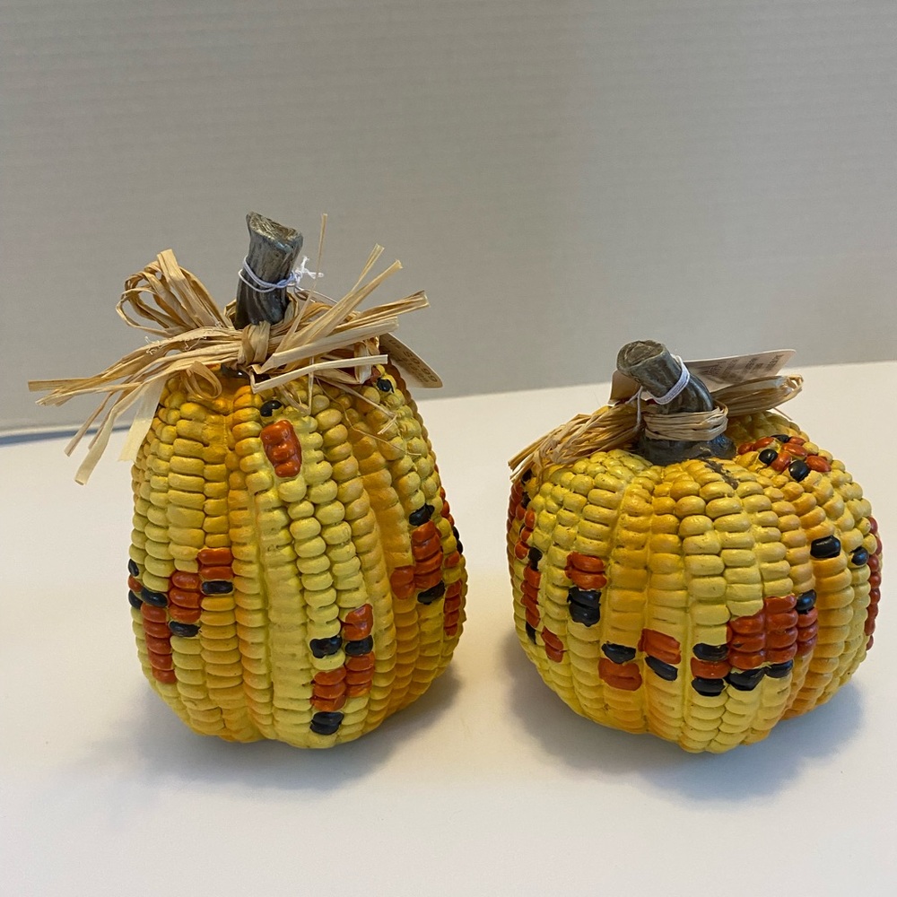 Pumpkins Fall Decoration, 2PCS Decorative Corn Cob Pumpkins Resin Fake Pumpkins.